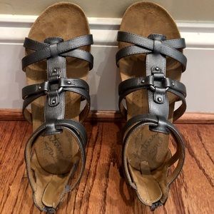 Natural Soul Sandals - size 7M